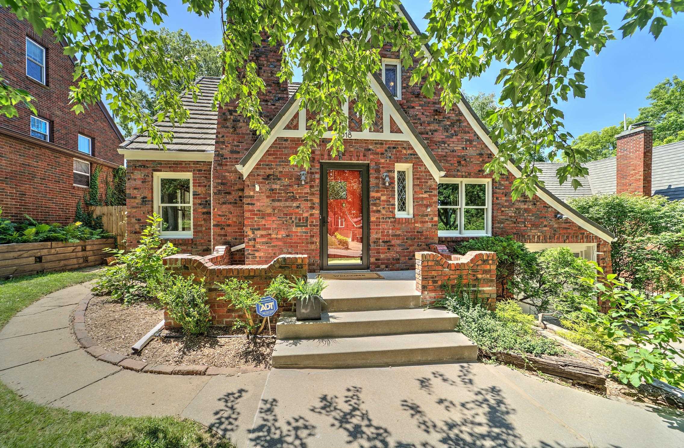 Property Photo:  1518 N 51st Street  NE 68104 