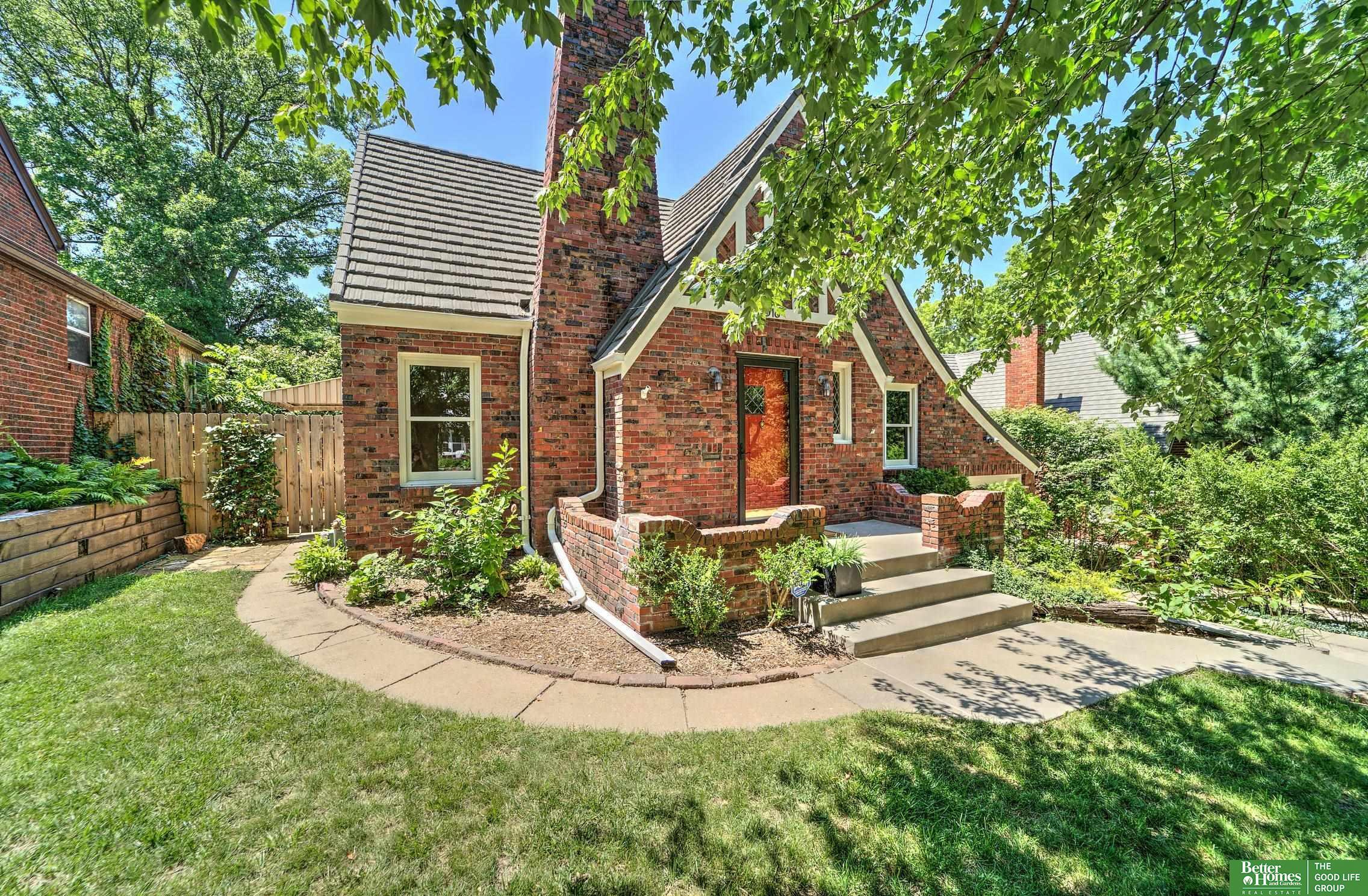 Property Photo: 1518 N 51st Street NE 68104