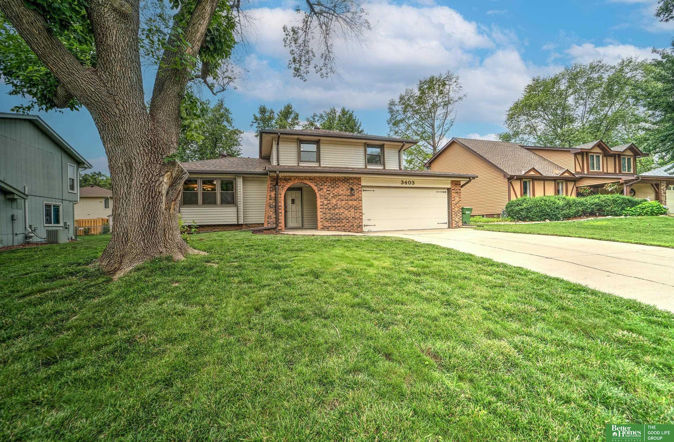Property Photo: 3403 Leawood Drive NE 68123