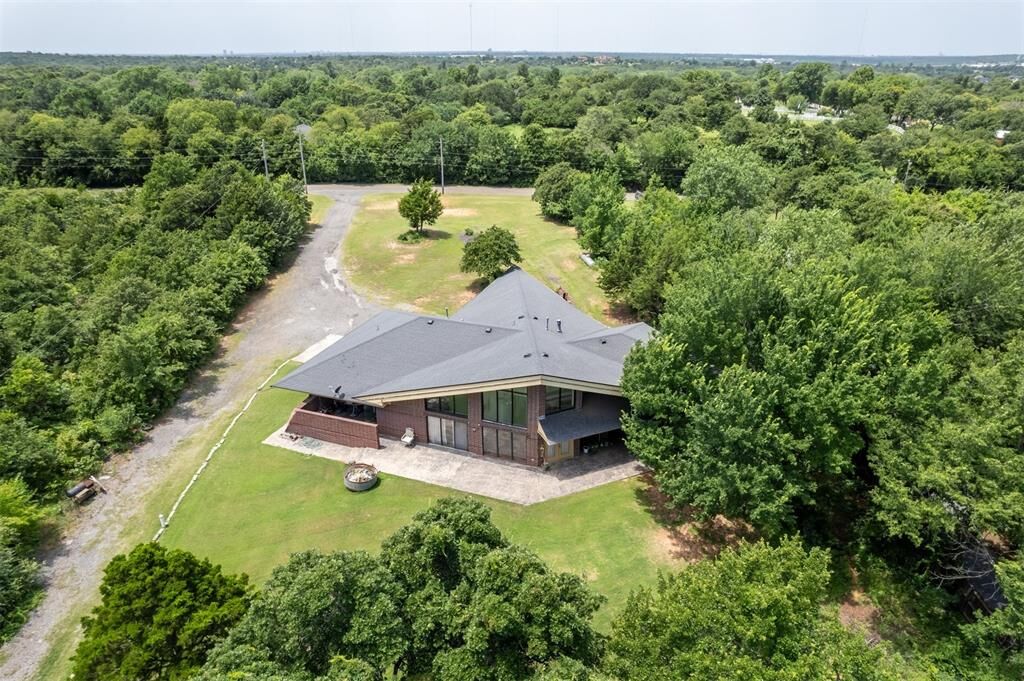 Property Photo: 8900 N Air Depot Boulevard OK 73151