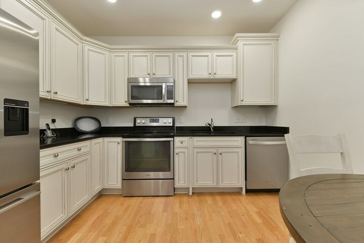 Property Photo:  57 Augustus Ct 1013  MA 01867 