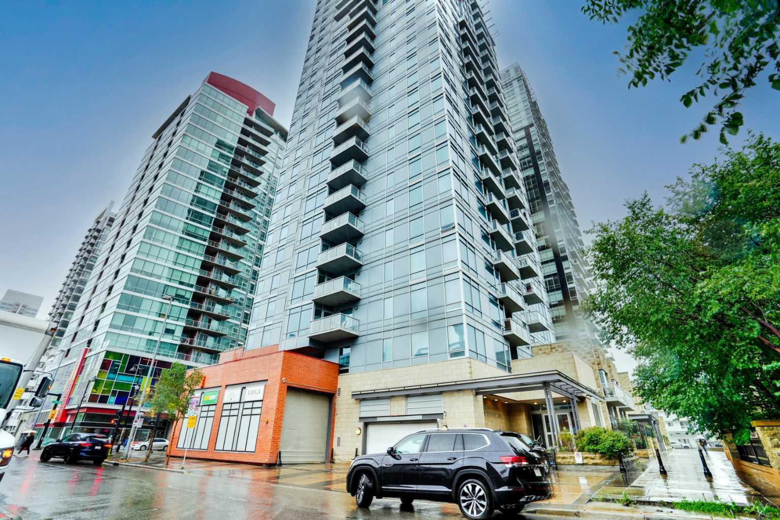 Property Photo: 215 13 Avenue SW 1307 AB T2R 0V6