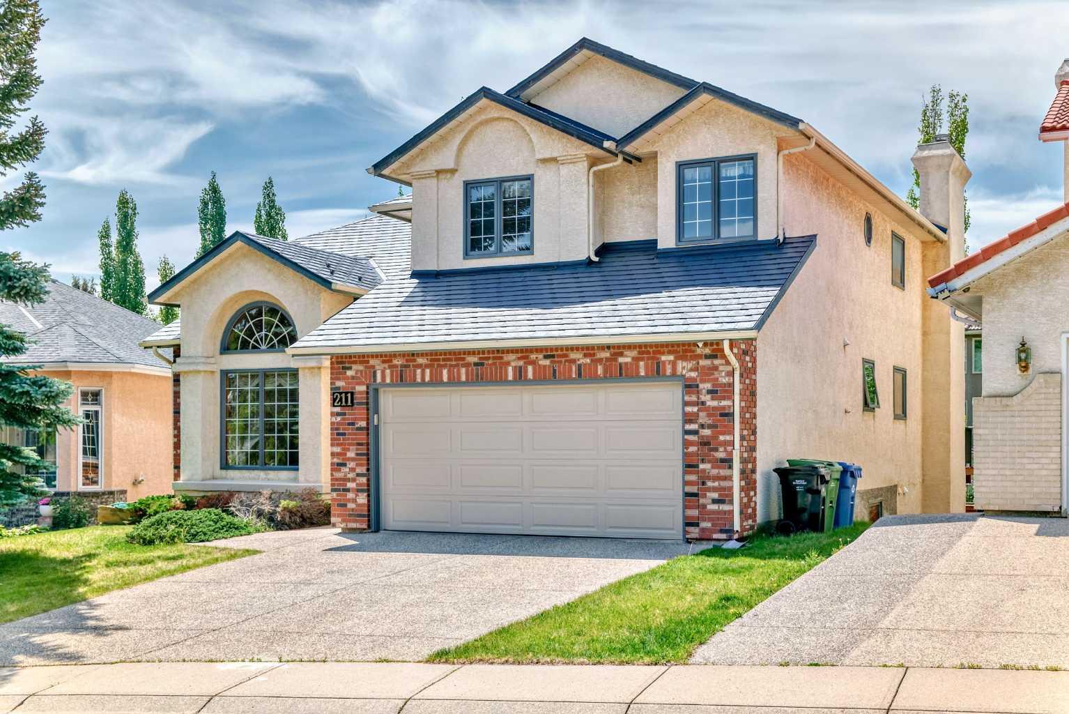 Property Photo: 211 Edgevalley Circle NW AB T3A 4X8
