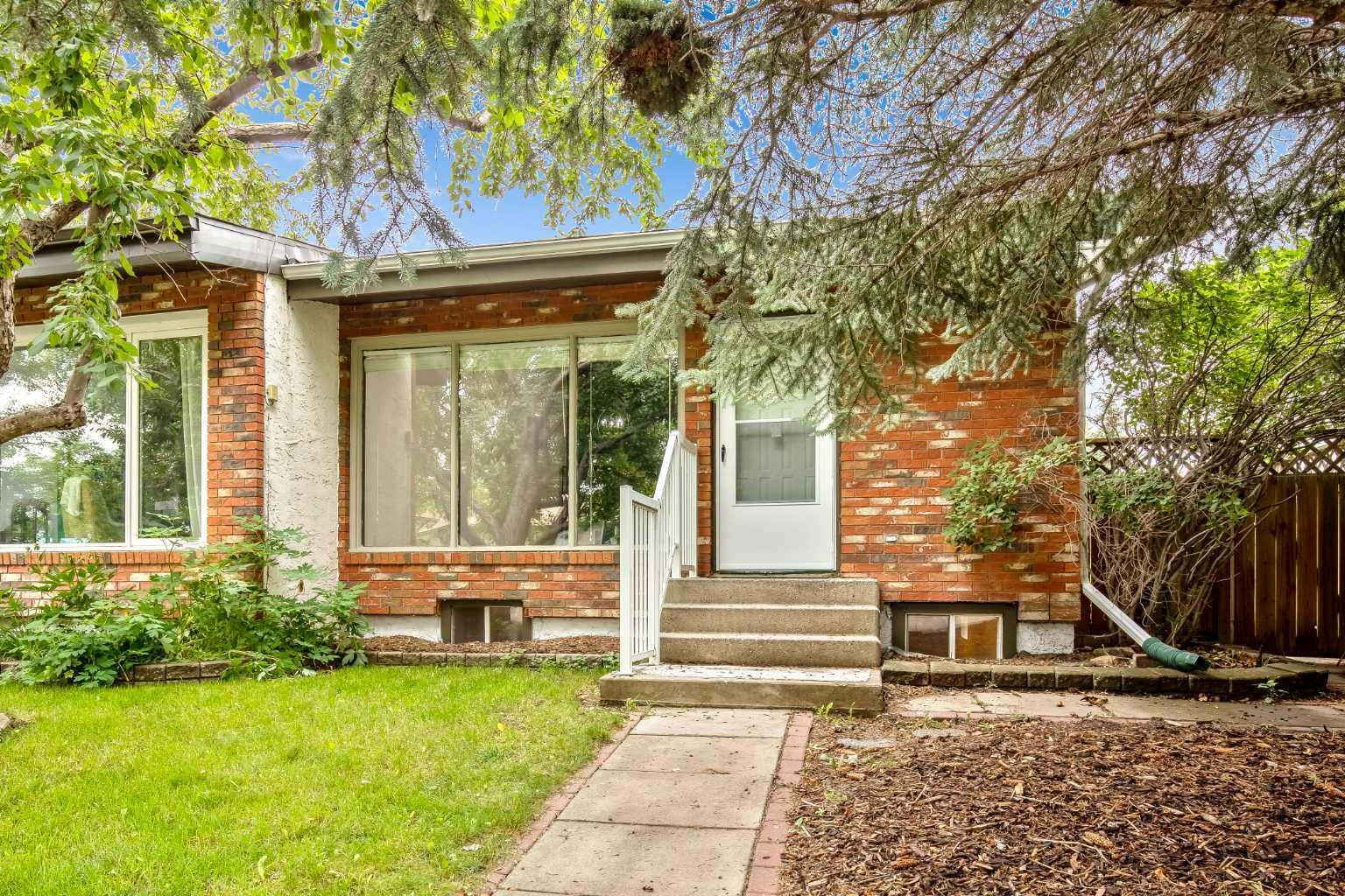 Property Photo: 3 Sullivan Road SW AB T1V 1C7