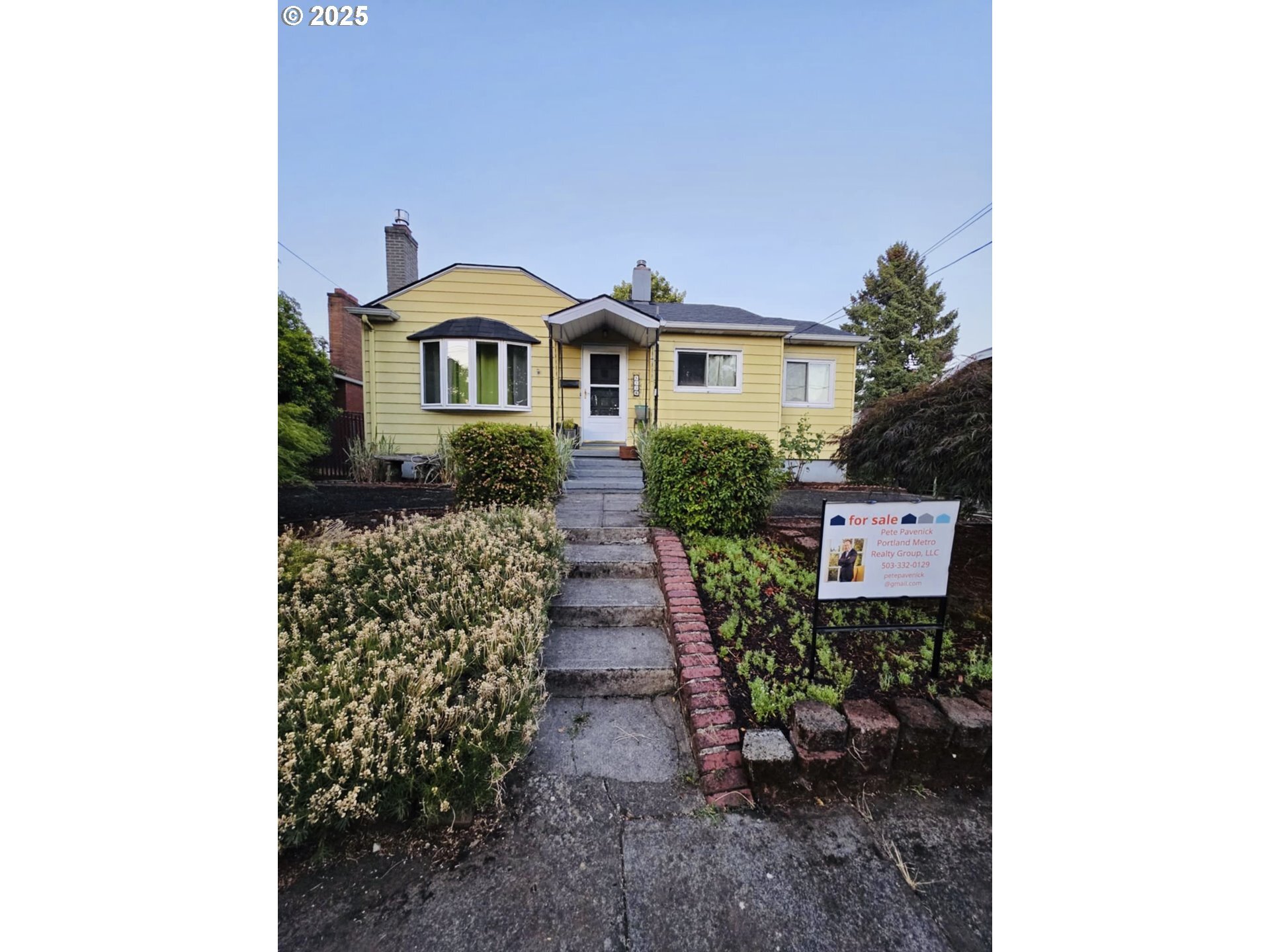 Property Photo:  3326 NE 80th Ave  OR 97213 