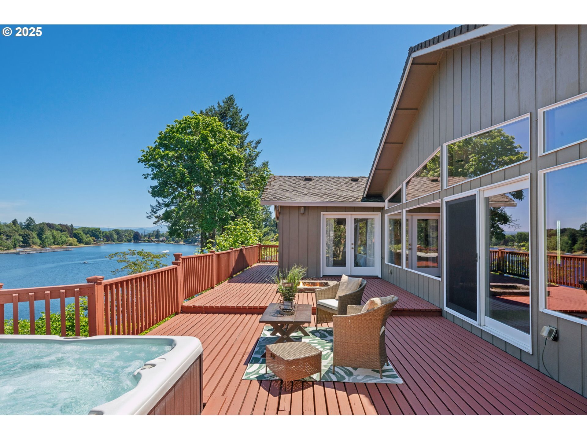 Property Photo: 20439 NE Interlachen Ln OR 97024