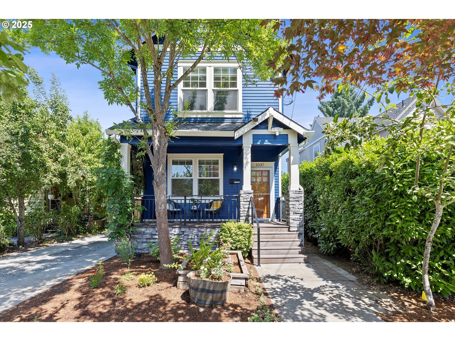 2537 N Winchell St  Portland OR 97217 photo