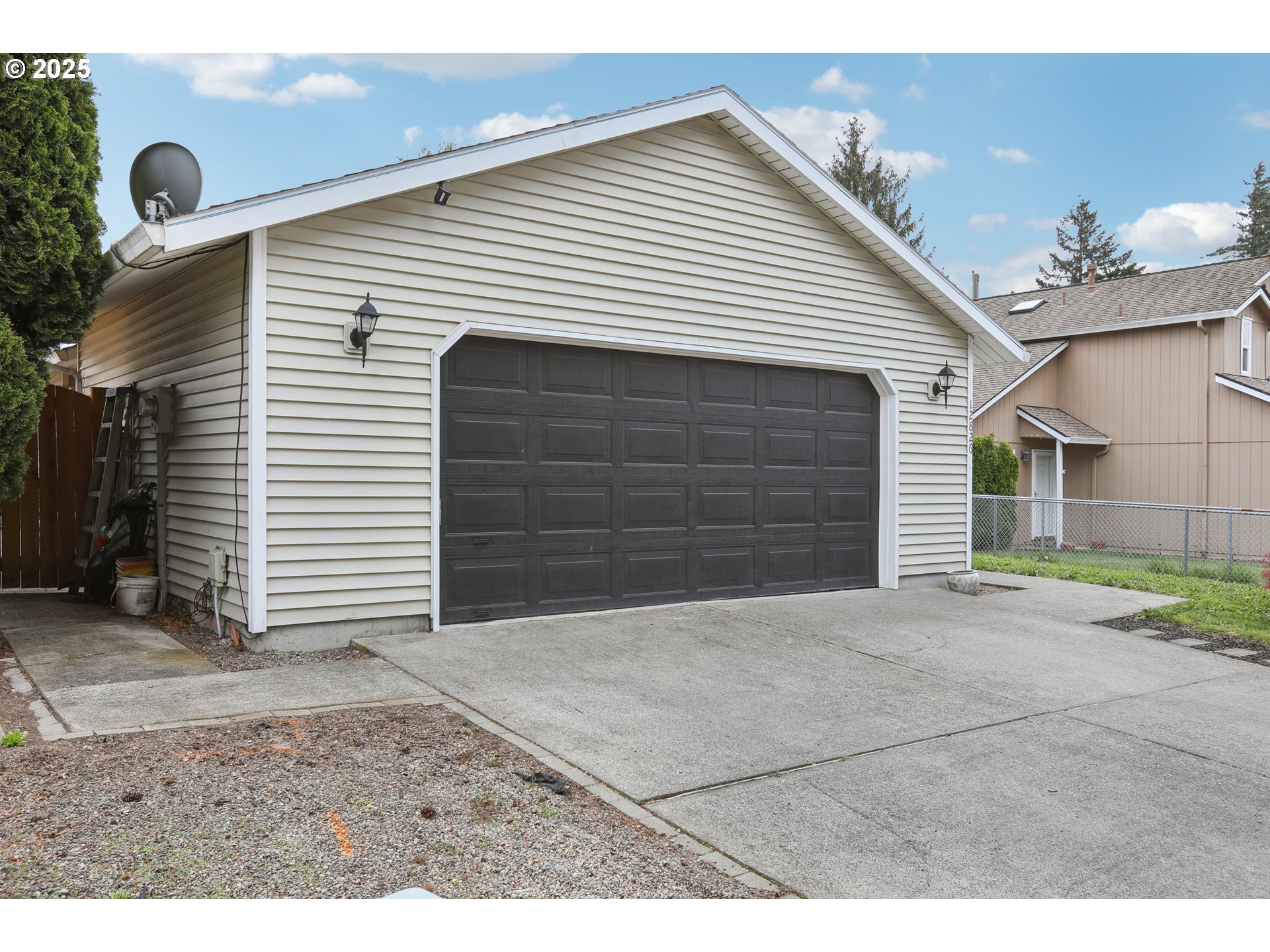 Property Photo: 12826 SE Main St OR 97233