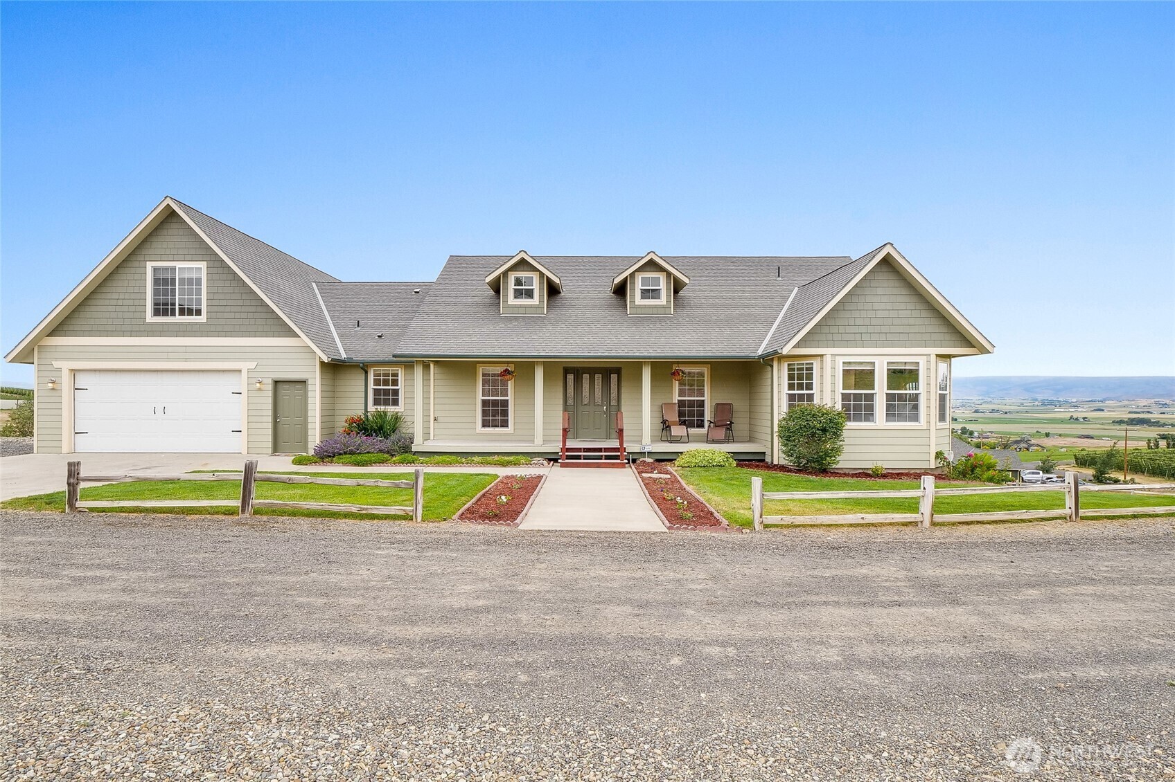 Property Photo:  201  Vanderbilt Road  WA 98926 