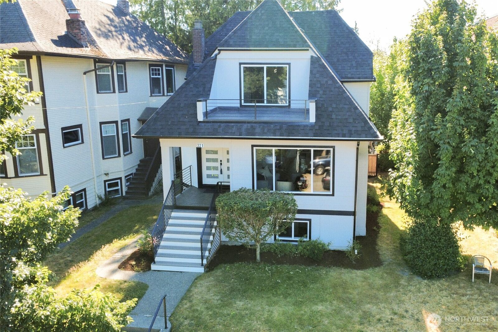 Property Photo: 321 17th Avenue E WA 98112