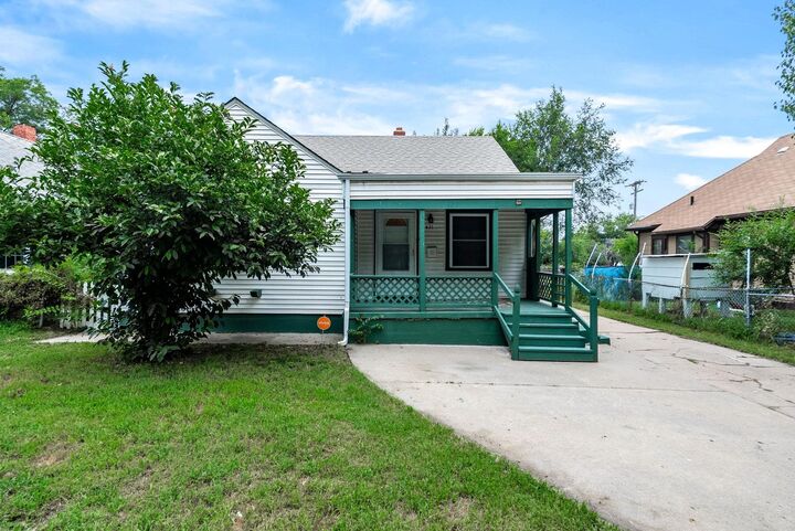 Property Photo: 421 N Spruce St KS 67214