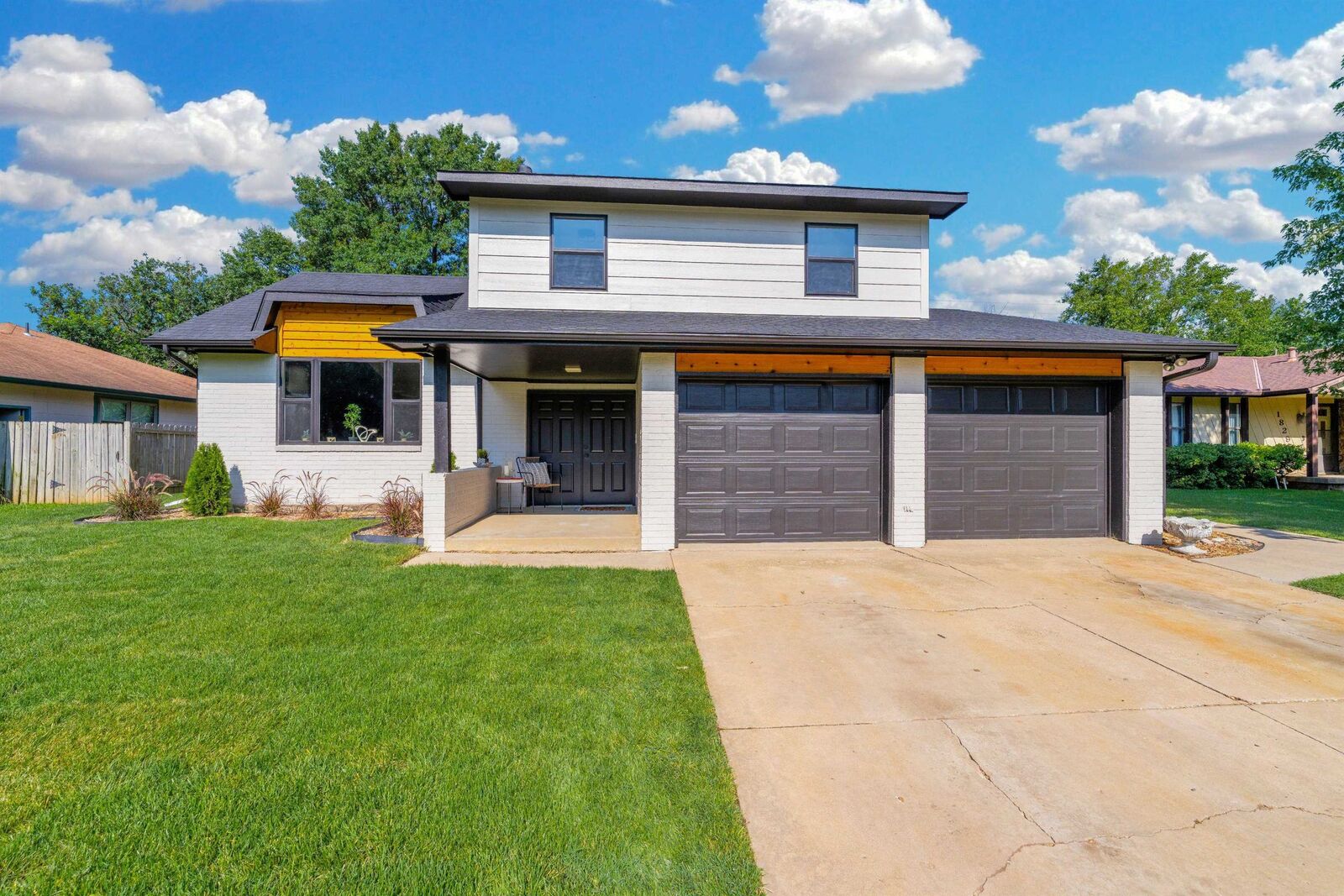 Property Photo: 1837 S Denene St KS 67209