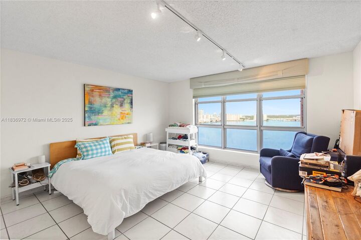 Property Photo: 19101 NE 36th Ct 2405 FL 33180