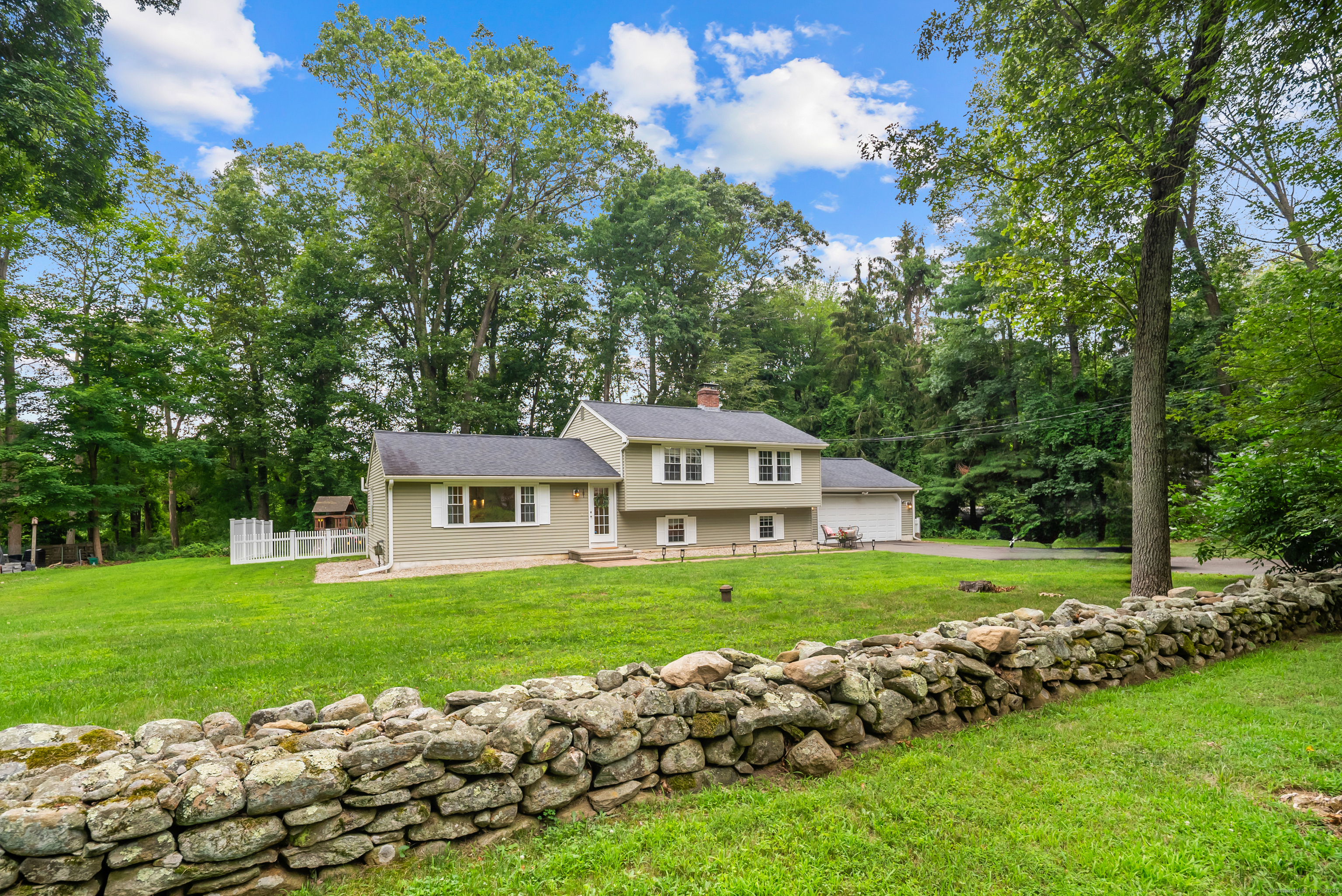 Property Photo: 181 Ridge Road CT 06443