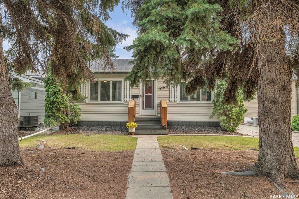 Photo de la propriété: 2709 Thornton Avenue SK S4S 1J2