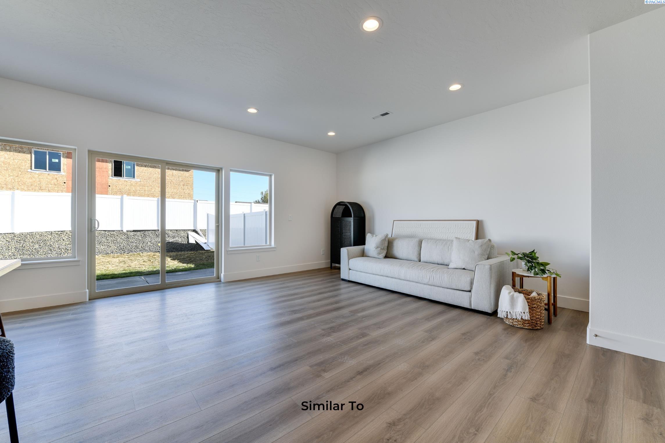 Property Photo: 7472 Grapevine Ct WA 99353