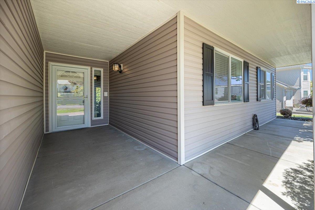 Property Photo: 9815 Chelan Ct. WA 99301