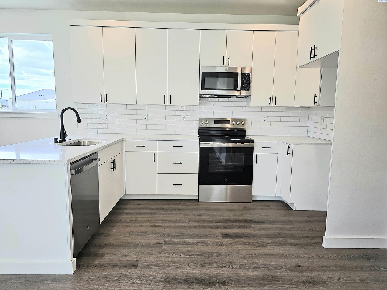 Property Photo:  3537 Stardust St.  WA 99352 