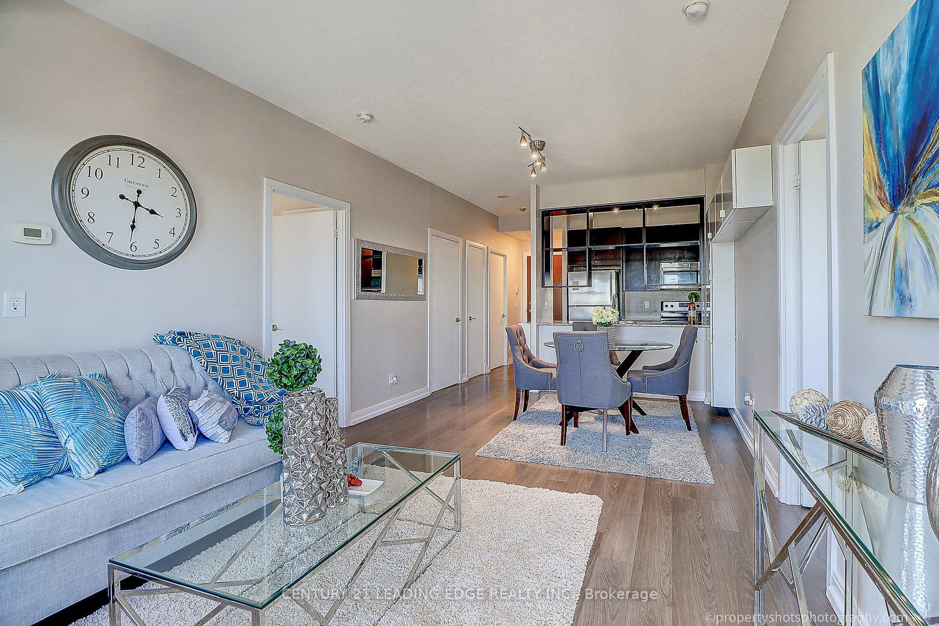 Property Photo: 151 Village Green Square 2204 ON M1S 0K5