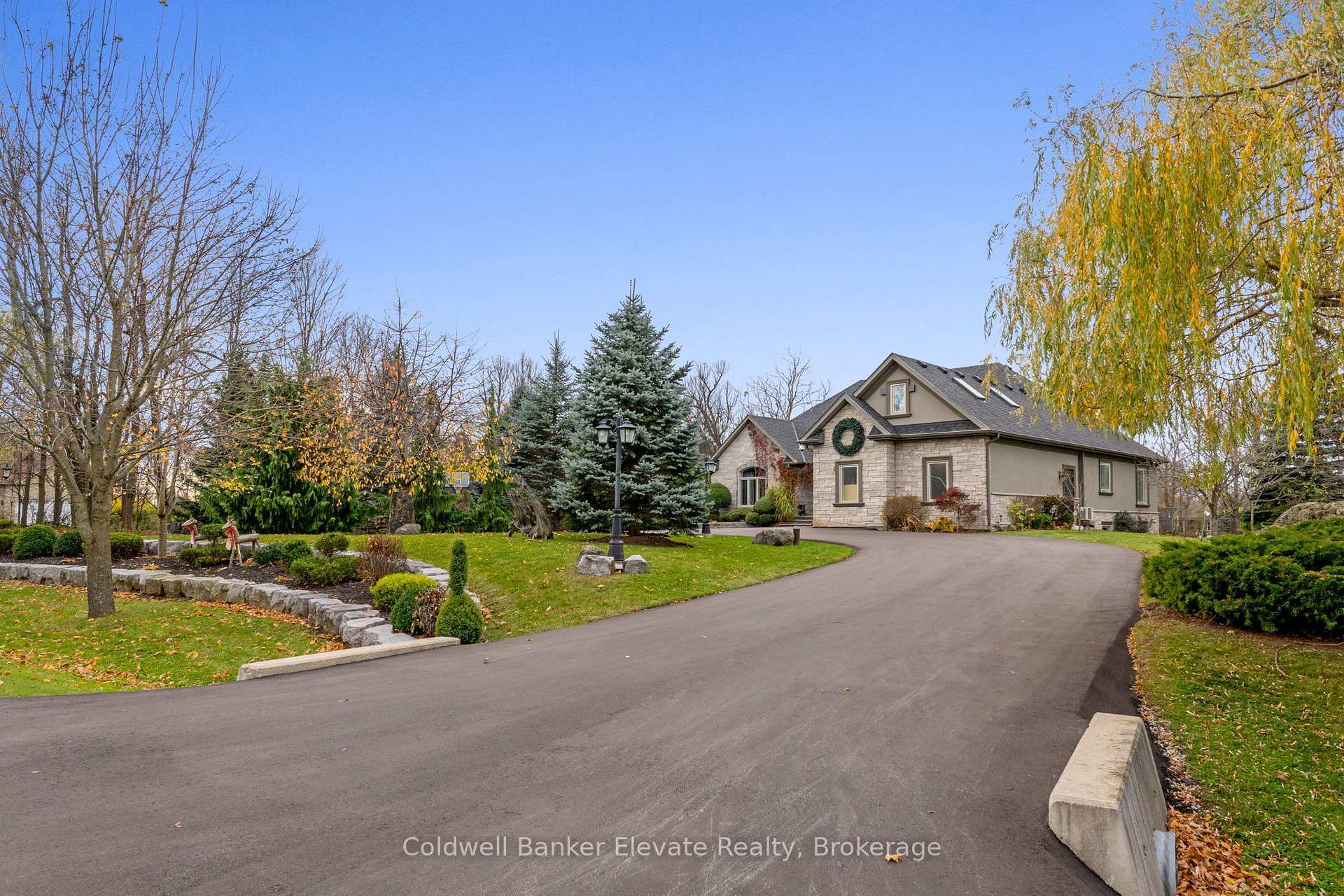 Photo de la propriété: 4 Abbitt Crescent ON L7A 1A6