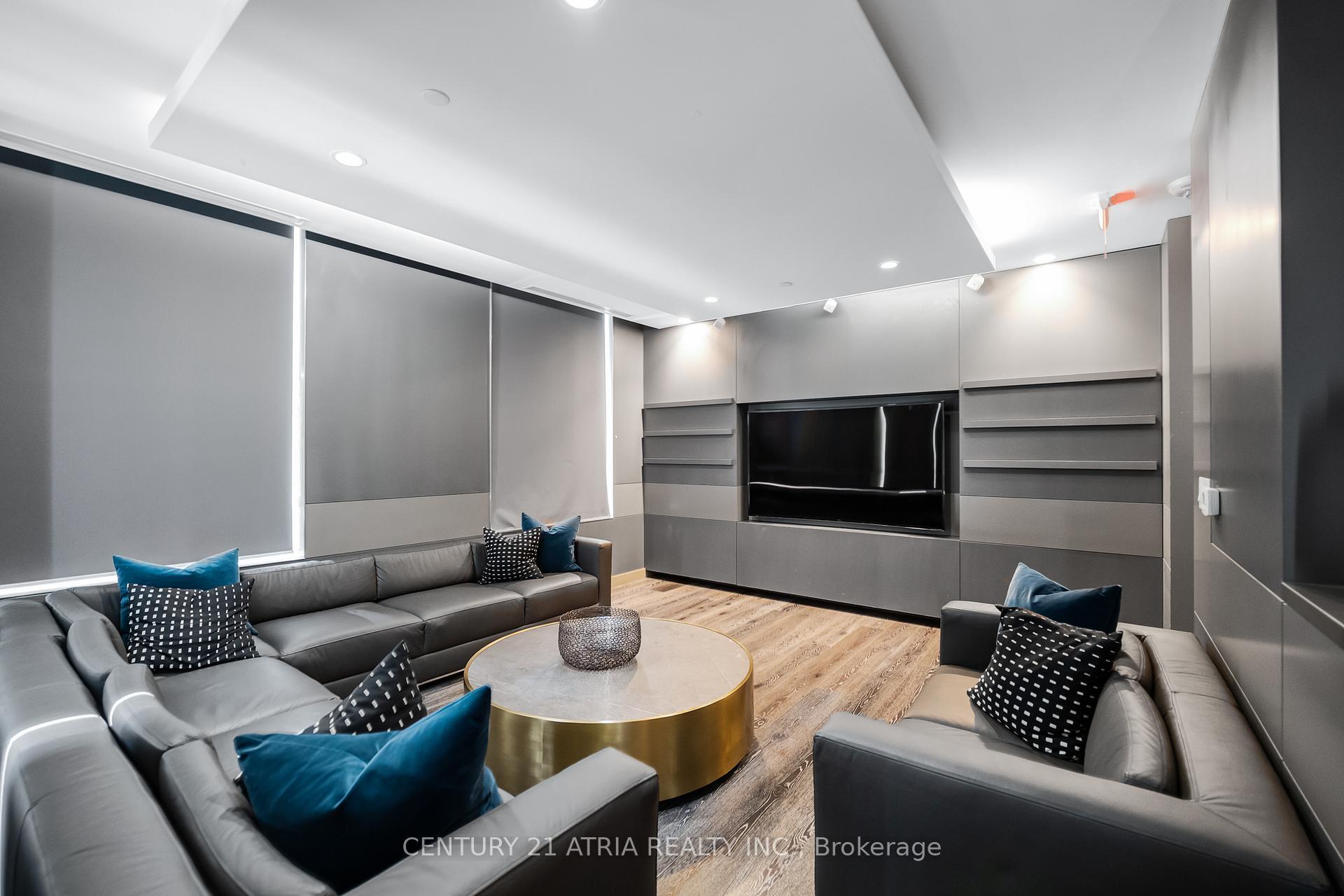 Property Photo:  45 Charles Street E 5203  ON M4Y 0B8 