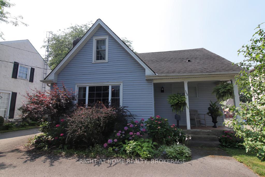 Property Photo:  368 Queenston Street  ON L2P 2X9 