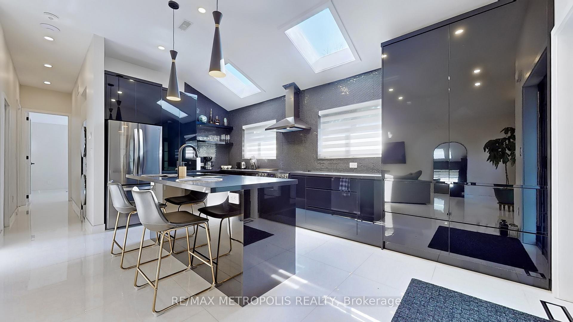 Photo de la propriété:  640 Lansdowne Drive  ON L1G 1W4 