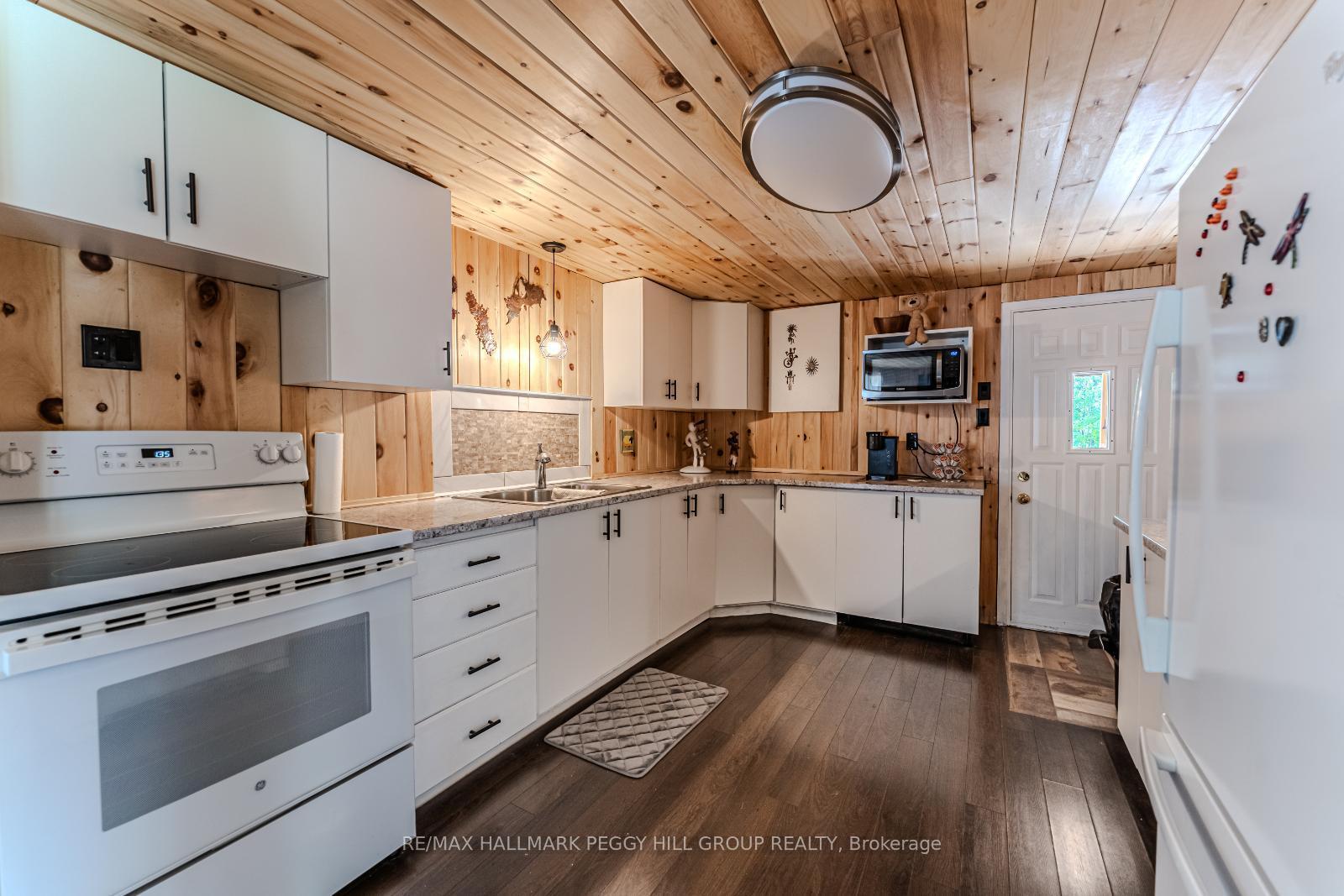 Property Photo: 156 Woodlands Avenue ON L0K 1R0