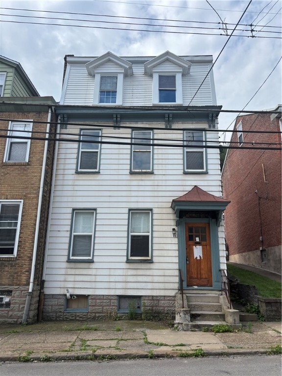 Property Photo:  90 Pius St  PA 15203 