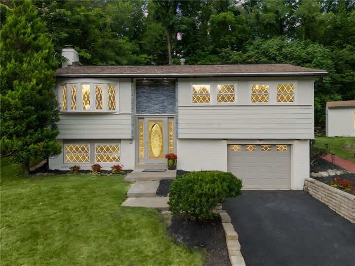 Property Photo:  224 Laura Lee Dr  PA 15108 