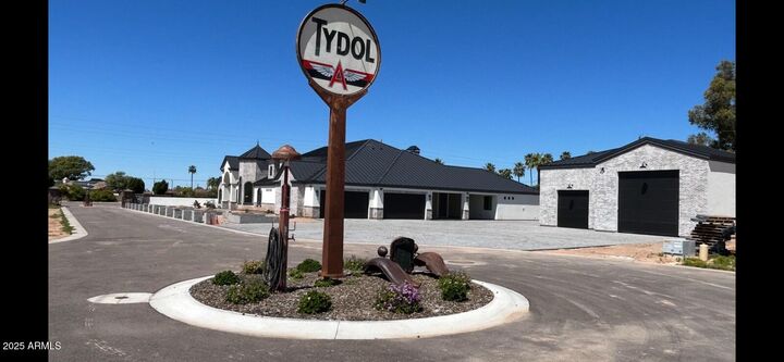Property Photo: 3640 E Mallory Circle 3 AZ 85213