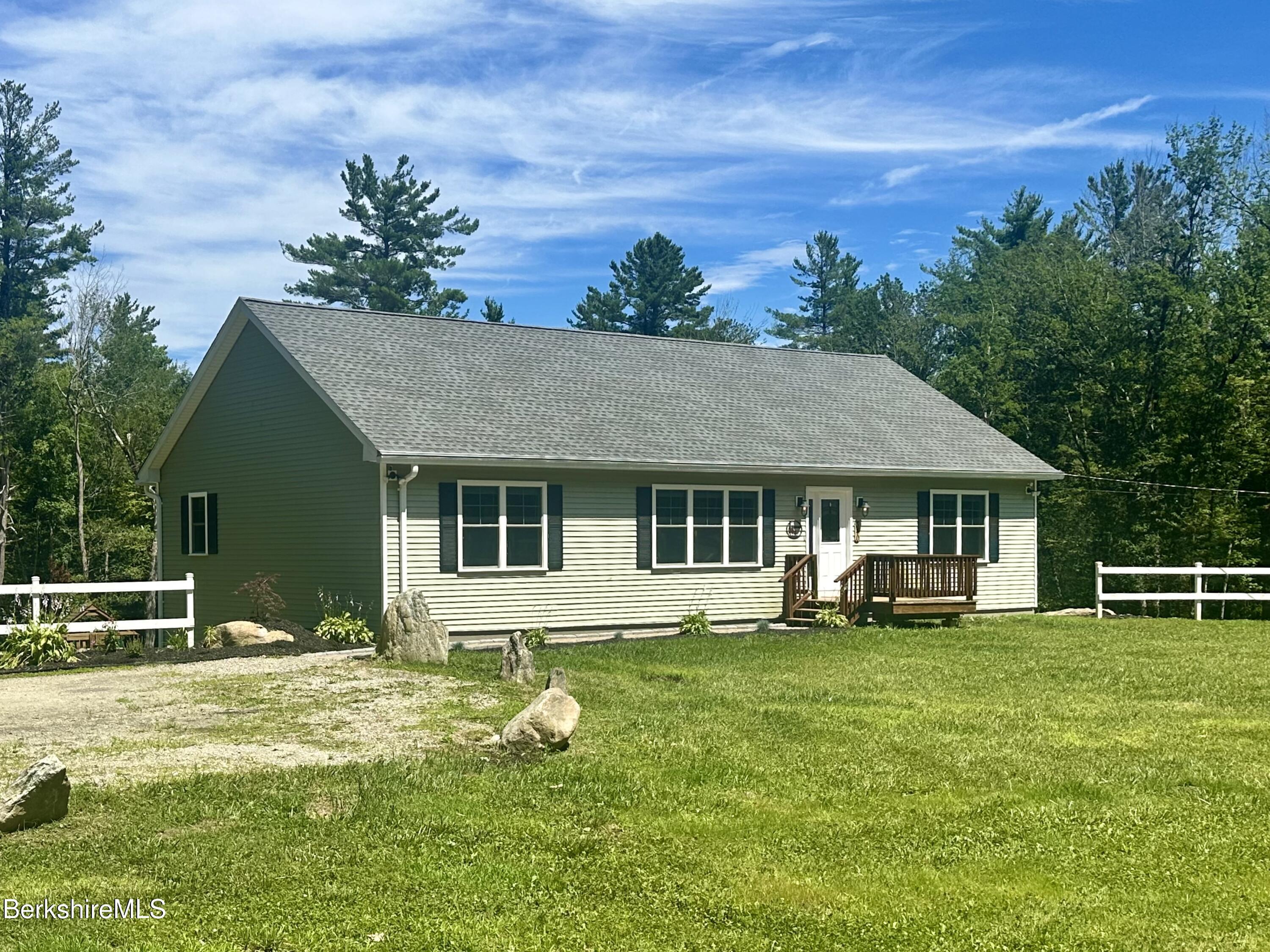 Property Photo:  