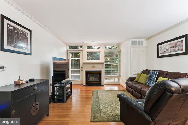 Property Photo: 6924 Fairfax Drive 114 VA 22213
