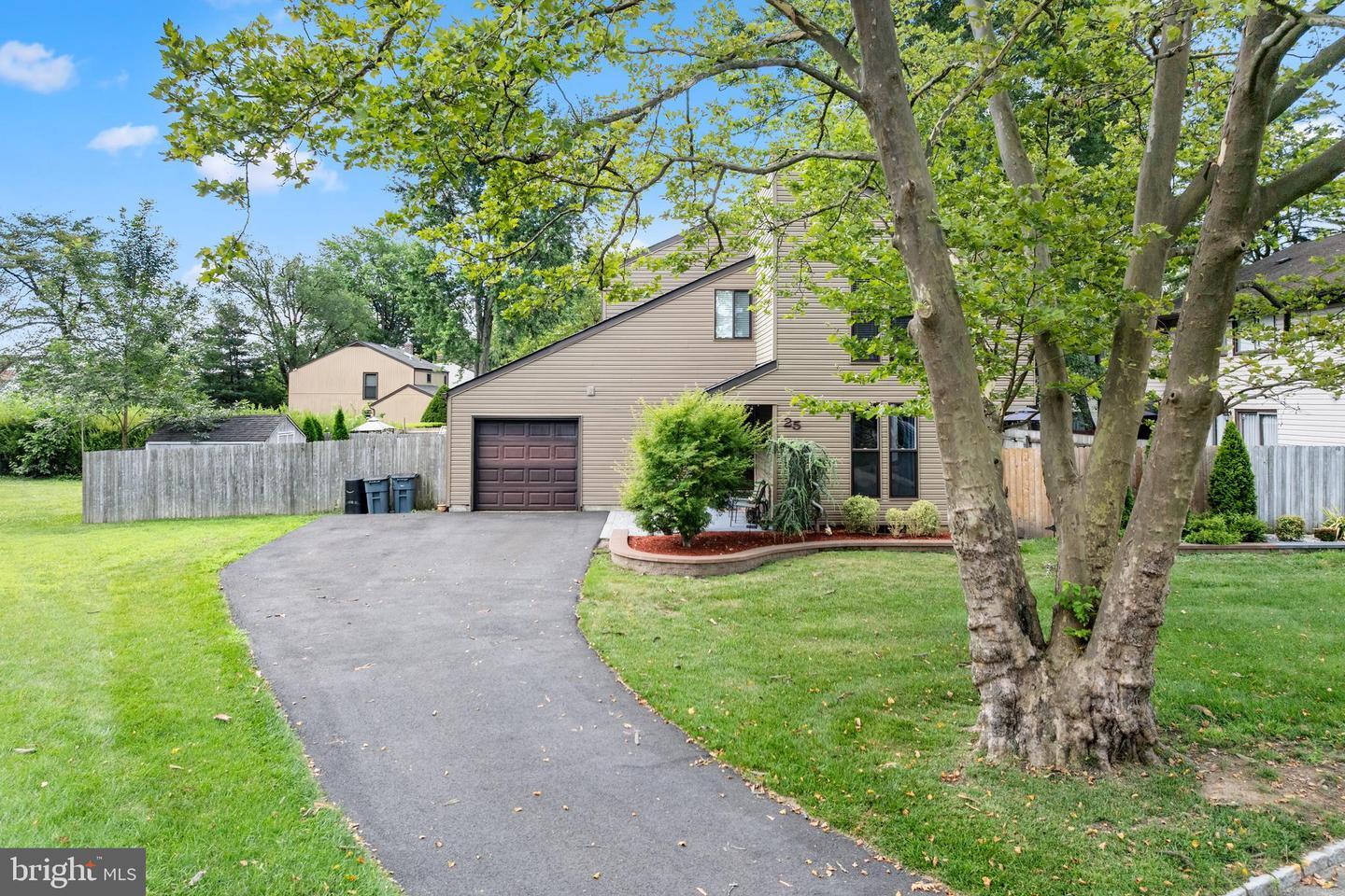 25 Pennington Road  Hightstown NJ 08520 photo