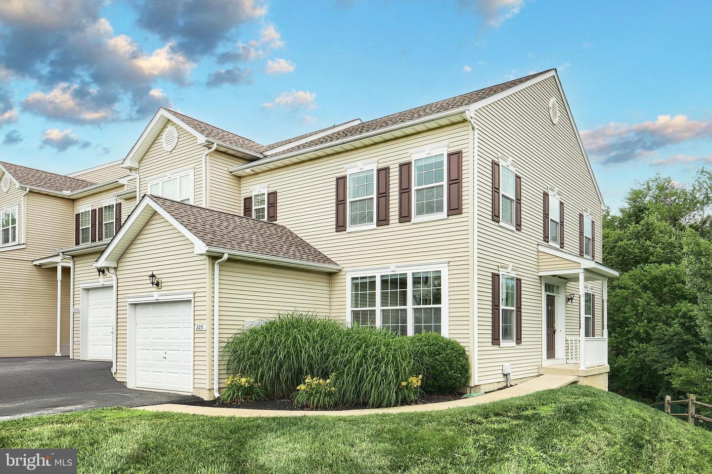 Property Photo: 2230 Live Oak Lane PA 17406