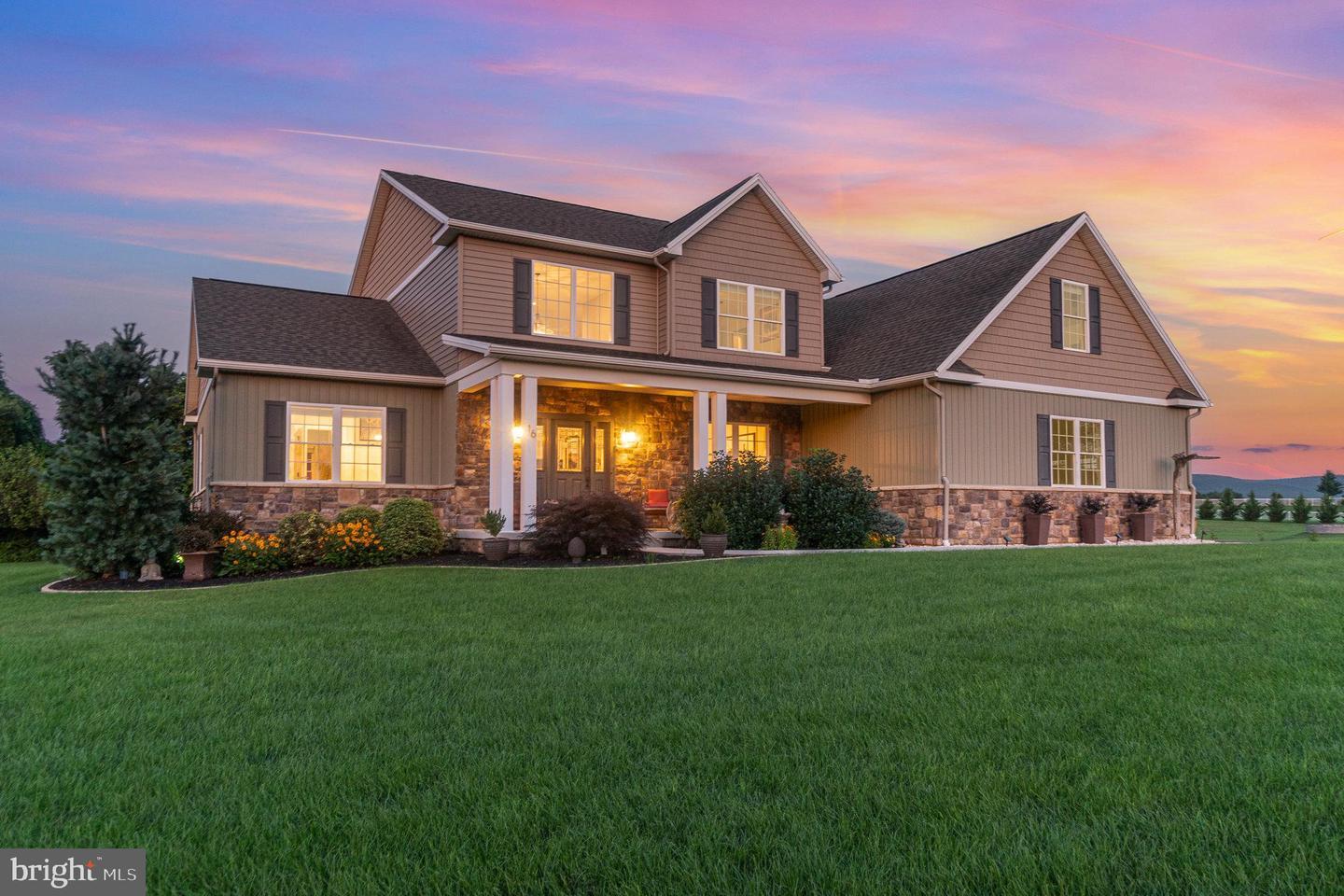 Property Photo:  16 Peyton Drive  PA 17015 