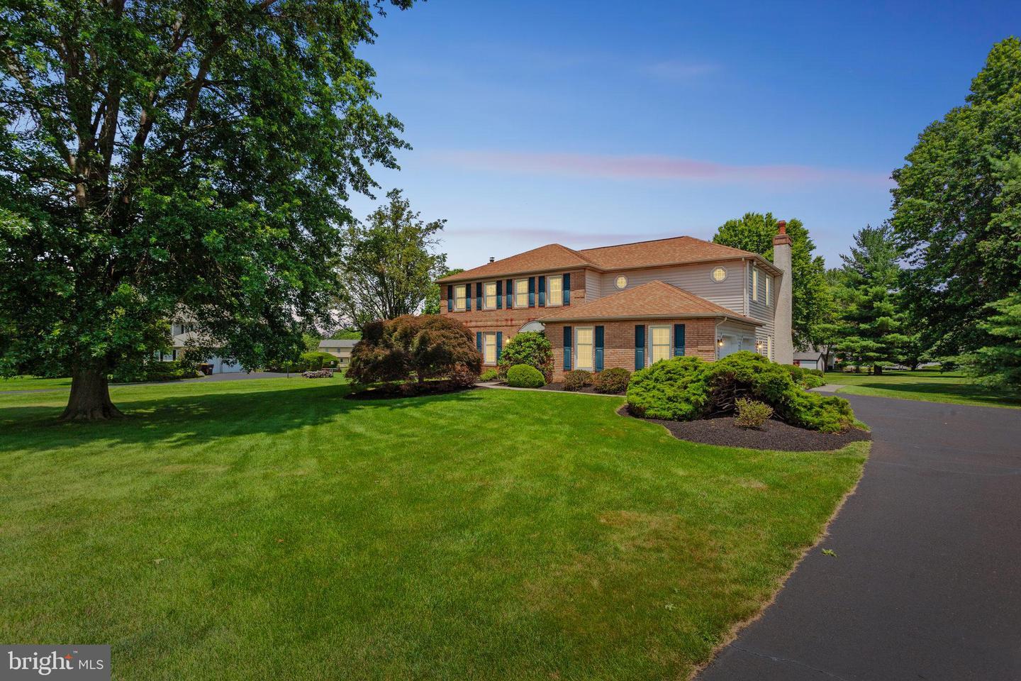 Property Photo: 715 Comly Circle PA 19454