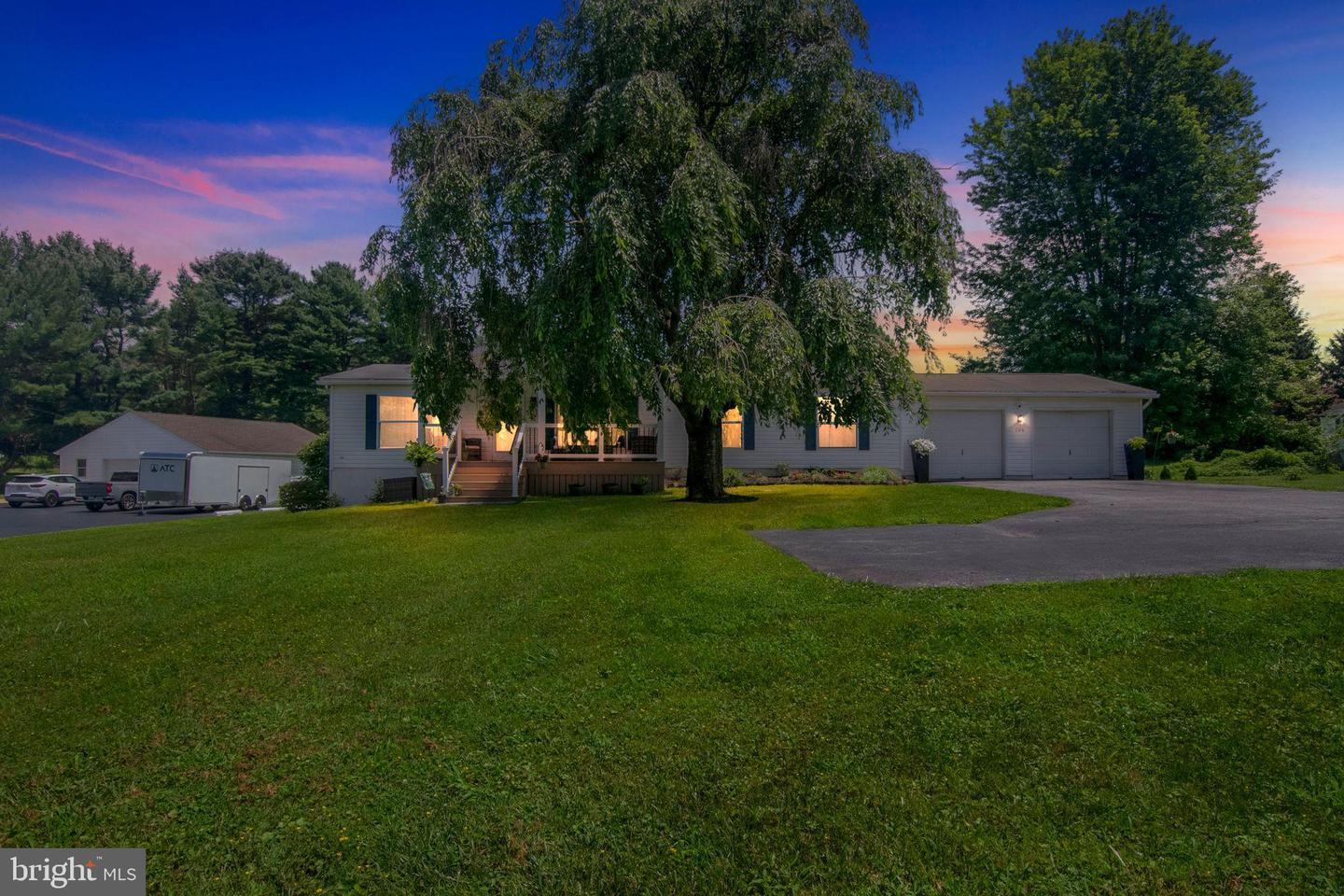 Property Photo: 104 Heatherly Lane PA 19311