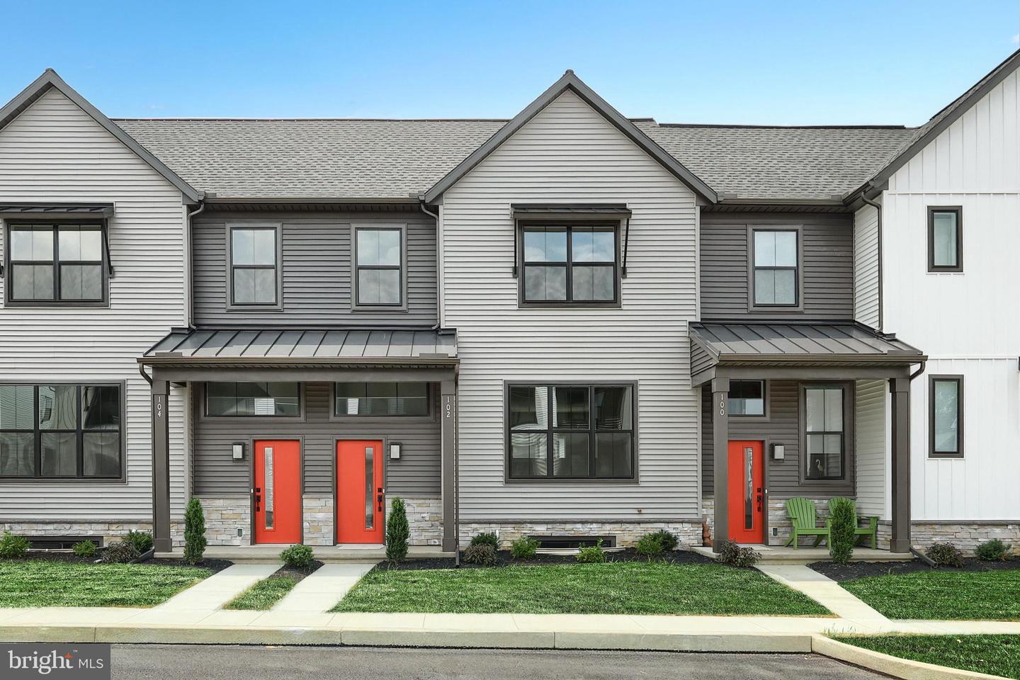 102 Madison Drive  Mechanicsburg PA 17055 photo