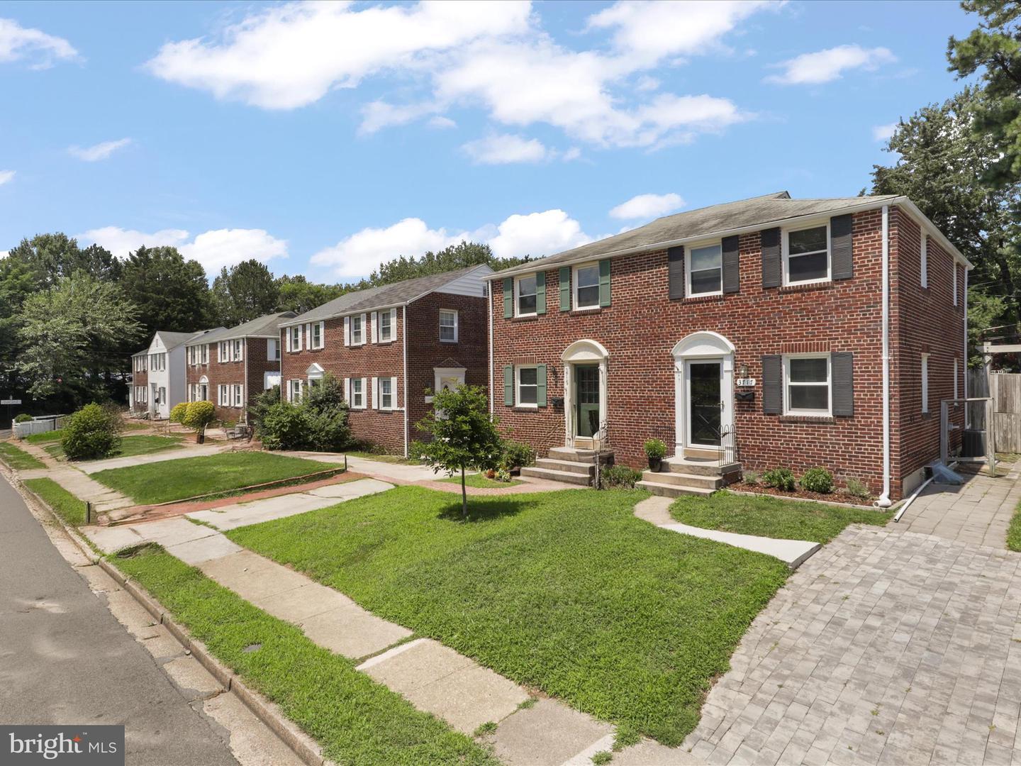 Property Photo: 3717 3rd Street S VA 22204