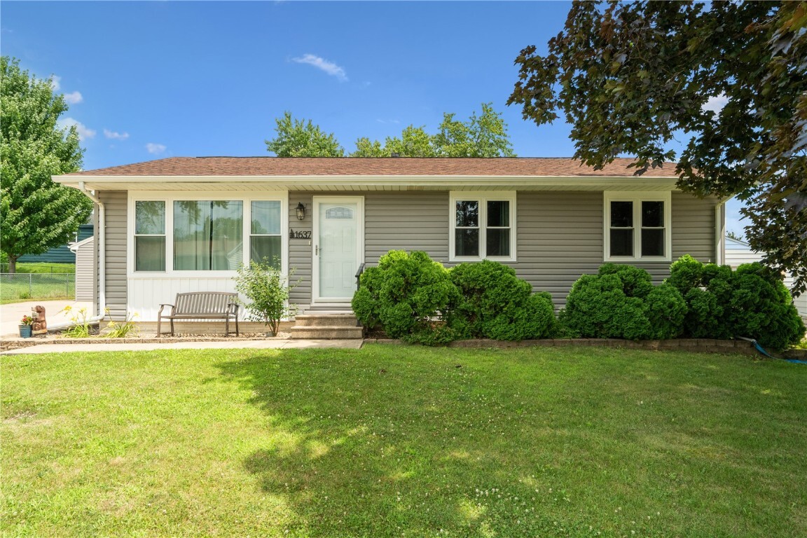 Property Photo: 1637 Elaine Drive NW IA 52405