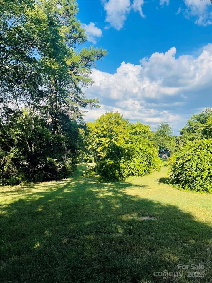 Property Photo: 2639 Wildlife Road NC 28214