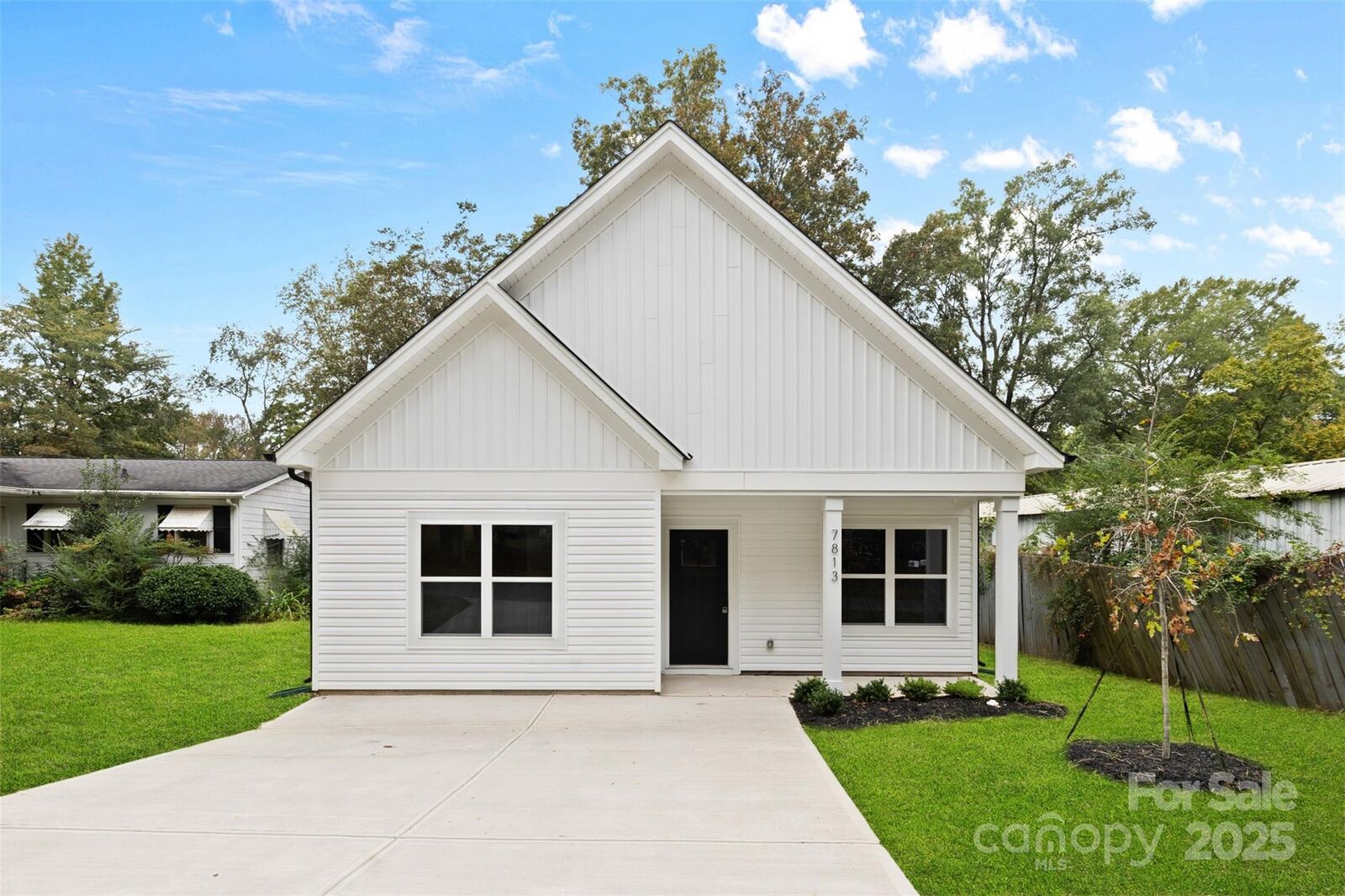 Property Photo: 7813 Casa Loma Road NC 28269