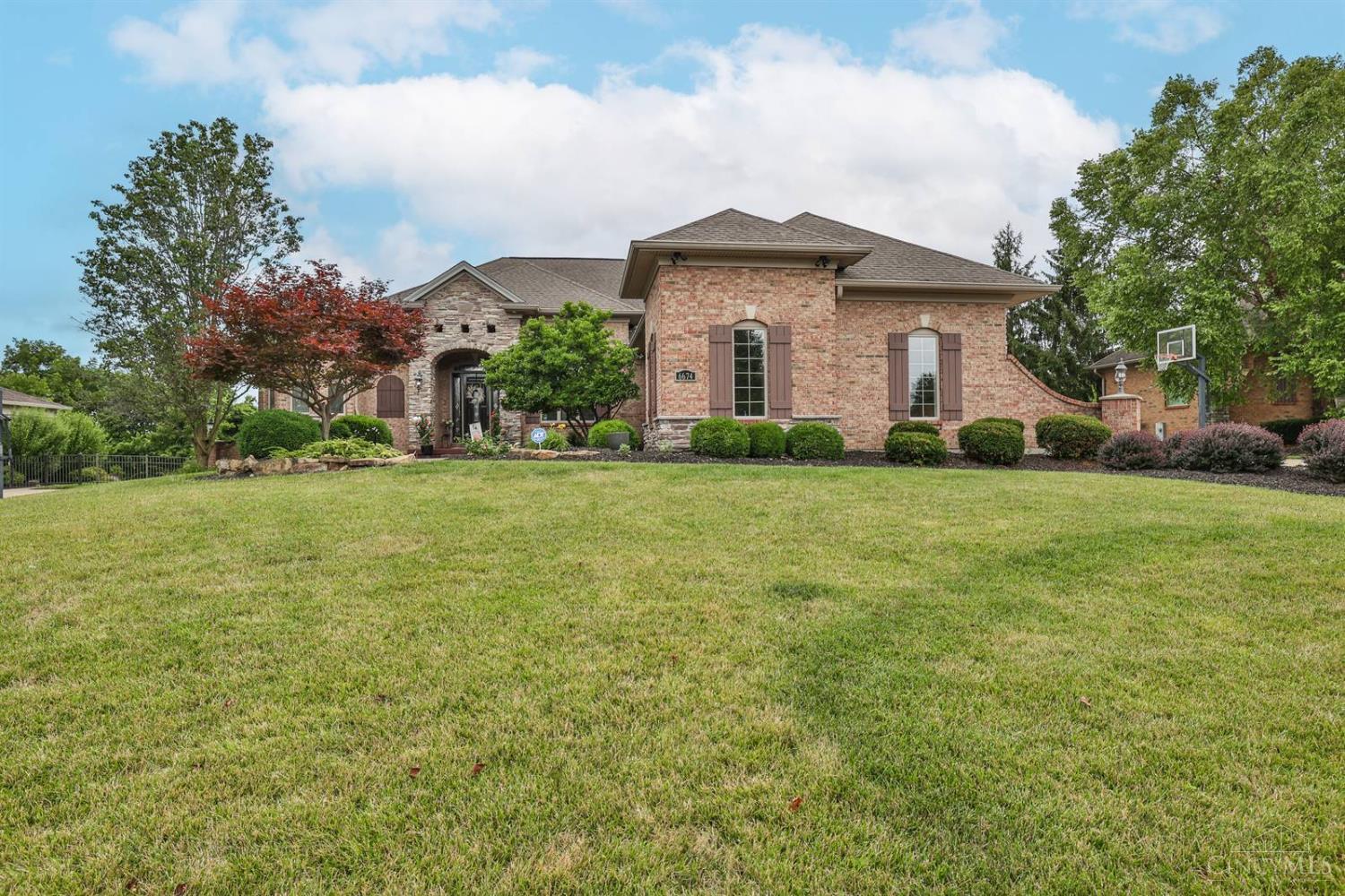 Property Photo:  6674 Southampton Lane  OH 45069 