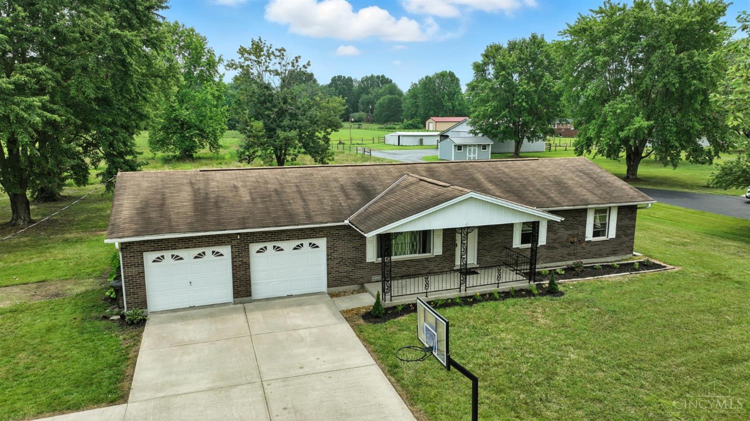 Property Photo: 2086 Oak Corner Road OH 45130