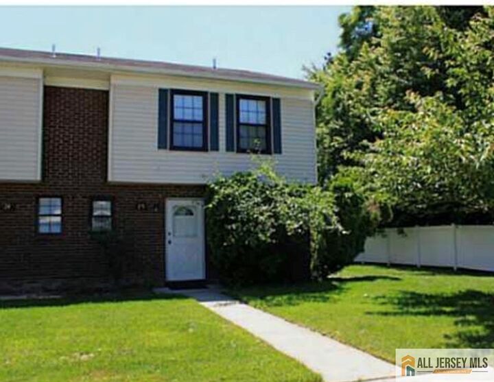 25 Driscoll Court  North Brunswick NJ 08902 photo