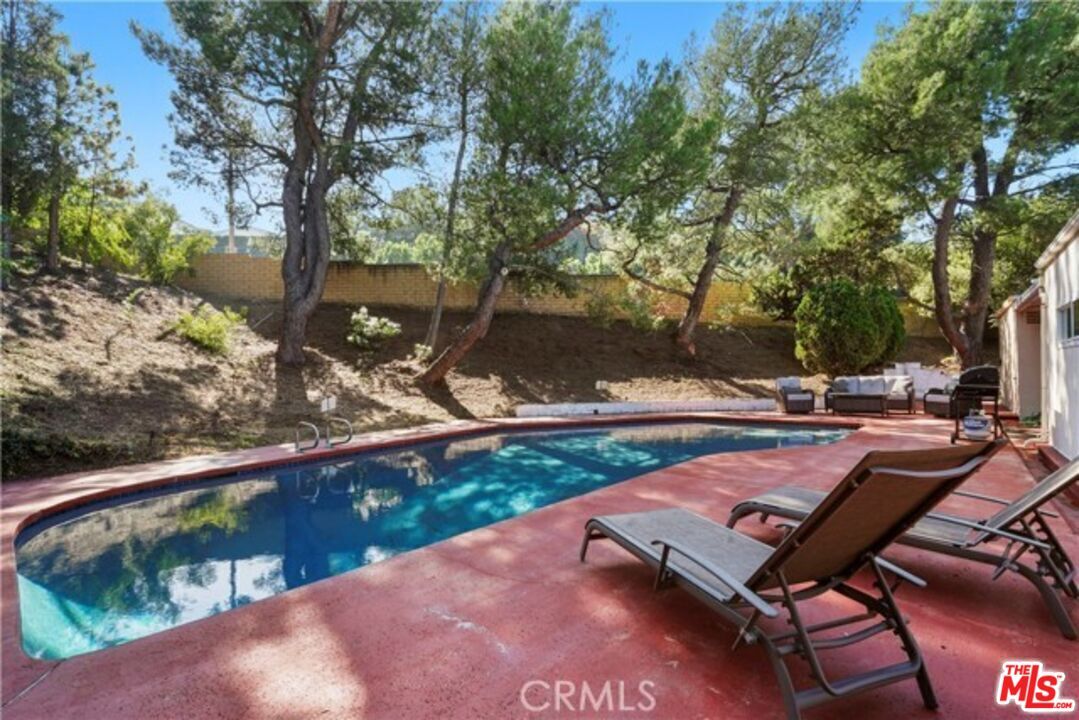 2925 Dona Susana Dr  Studio City CA 91604 photo