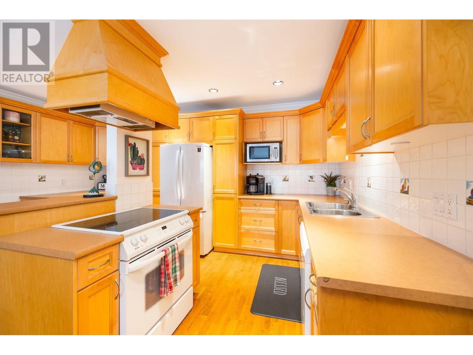 Property Photo: 1235 West 15th Avenue 301 BC V6H 1S1
