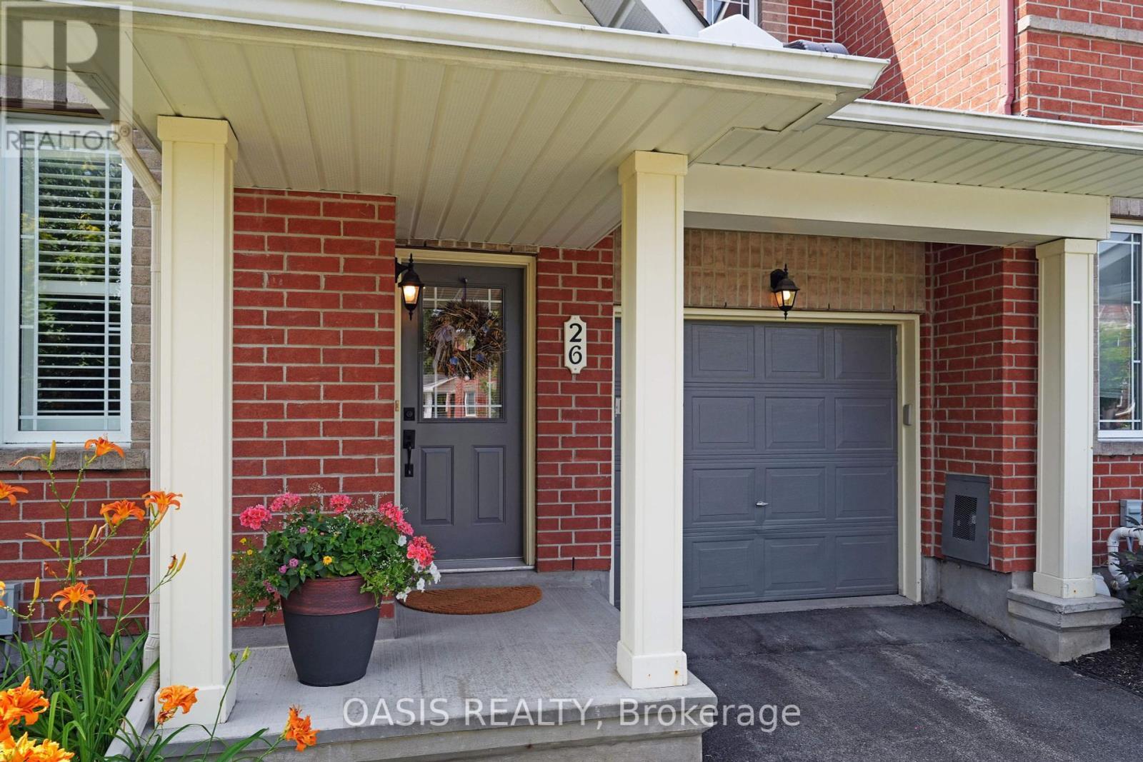 Photo de la propriété: 26 Stoneleigh Street ON K2G 7A2