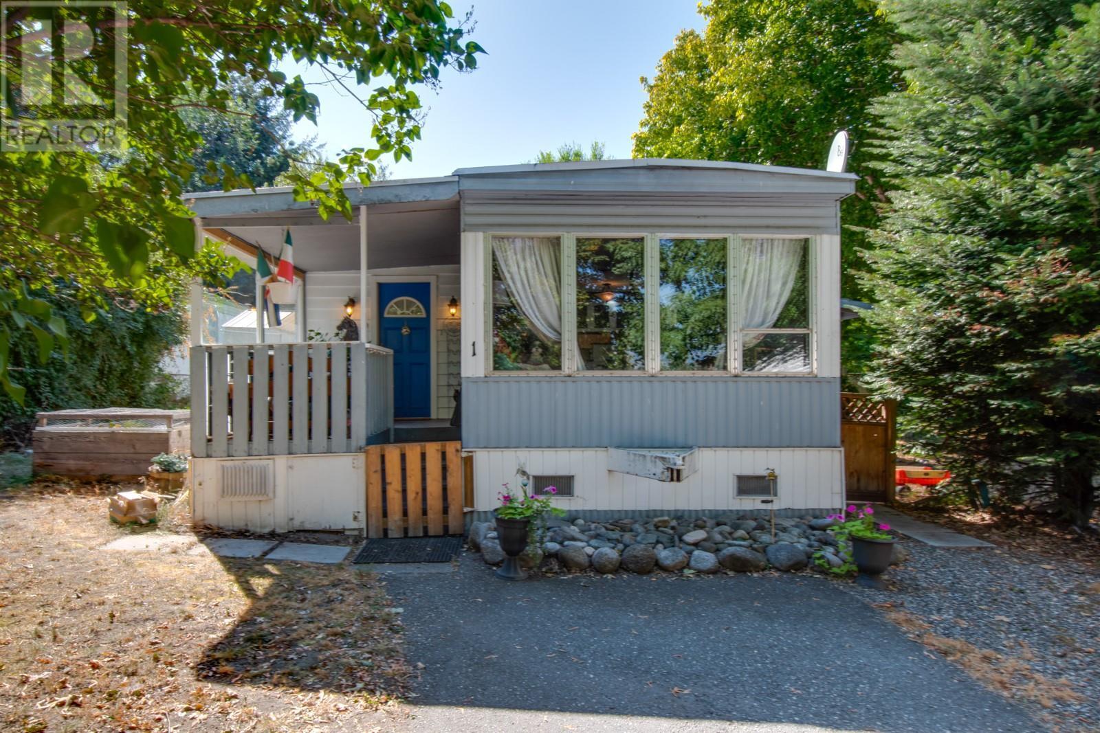 Photo de la propriété:  6080 Okanagan Avenue 1  BC V1H 1L8 